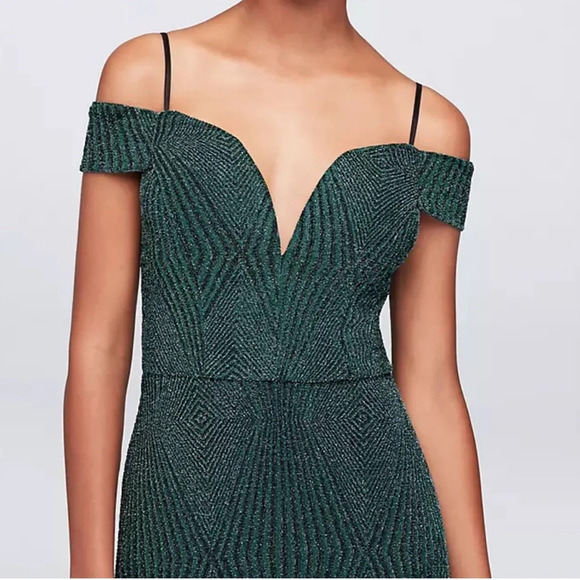 City Triangles Metallic Off The Shoulder Deep V-Neck Formal Evening Gown Sz 4 - Picture 3 of 16